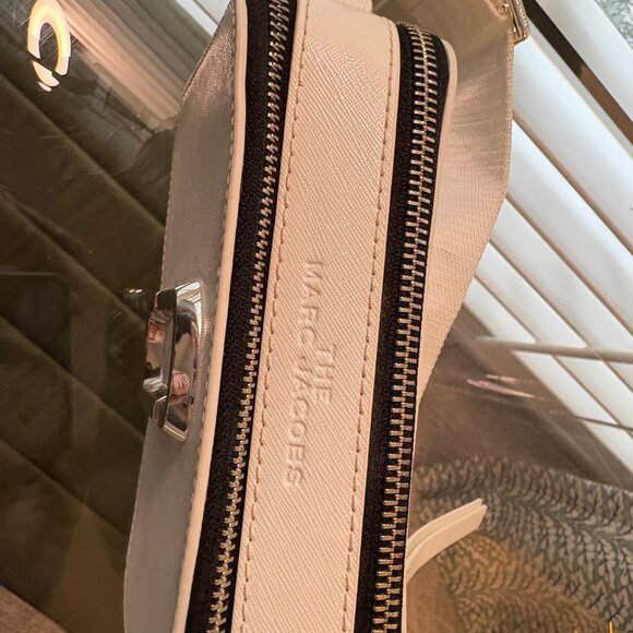 Marc Jacobs Snapshot Moon White Crossbody Bag with Silver Hardware Excellent - Picture 3 of 4